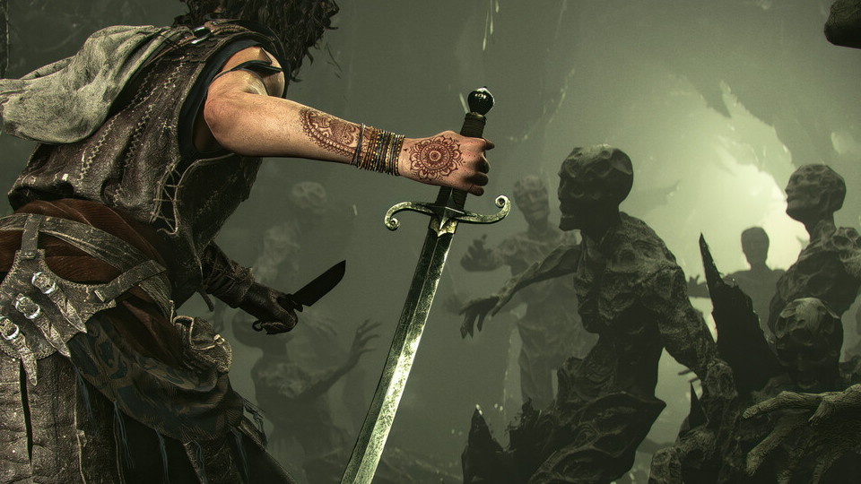 Close-up of Sophia’s long sword and off-hand knife